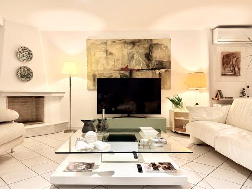 Elaia Luxury Selections - The Riviera Pearl