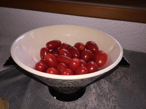 a bowl of tomatoes sitting on a table at Bed & Breakfast Region Murtensee in Münchenwiler