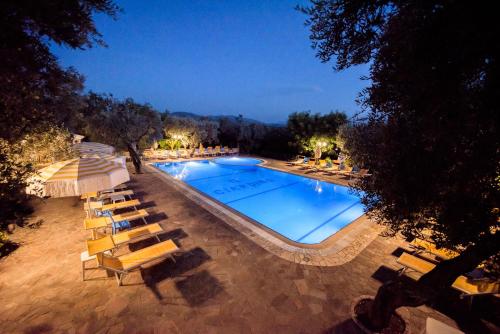 Albergo Il Giardinoの敷地内または近くにあるプール