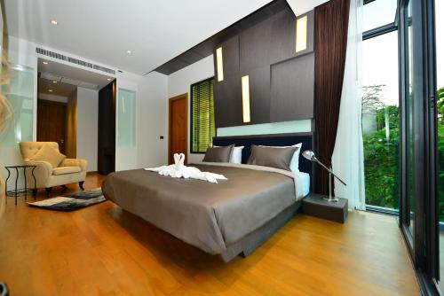 Postel nebo postele na pokoji v ubytování Bukit Pool Villas - SHA Extra Plus