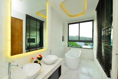 A bathroom at Bukit Pool Villas - SHA Extra Plus