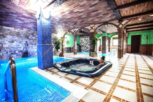 a pool with a person in a raft in the middle of it at Alojamientos Rurales Benarum con Spa in Alpujarra De La Sierra