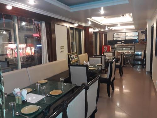 Restaurant ou autre lieu de restauration dans l'établissement Hotel Sarthak