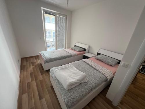 En eller flere senge i et værelse på Apartment Hati