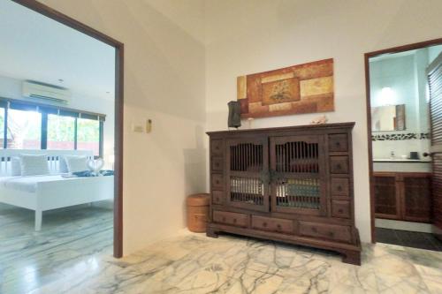a room with a room with a tub and a cabinet at Malee Beach C6 in Phra Ae beach