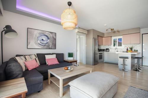 South Blue Beach & Park Apartment in Vouliagmeni