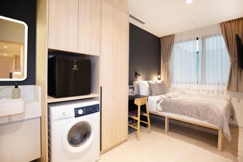 Postel nebo postele na pokoji v ubytování Coliwoo Midtown - CoLiving