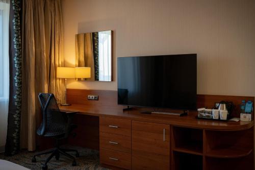 Hilton Garden Inn Astana — Bedroom