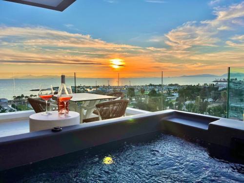 2BR Sea View Loft with private Jacuzzi in Riviera