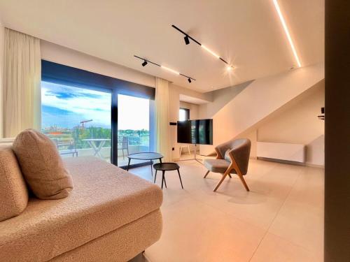 2BR Sea View Loft with private Jacuzzi in Riviera