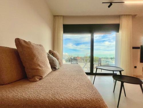 2BR Sea View Loft with private Jacuzzi in Riviera