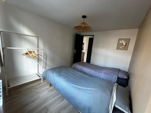 a bedroom with two beds in a room at Appartement neuf & élégant Centre Dunkerque rue de la porte d'eau in Dunkerque