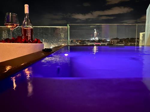 2BR Sea View Loft with private Jacuzzi in Riviera