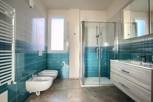 a bathroom with a toilet and a sink and a shower at Iris - Costadoro Holiday Home in Imperia