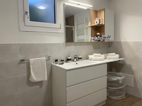 a bathroom with a white sink and a mirror at Casa Marì by Holiday World in Sulzano