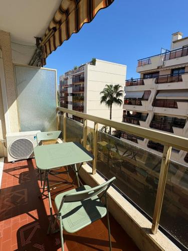 T1 Lumineux terrasse & parking, cœur Juan-les-Pins