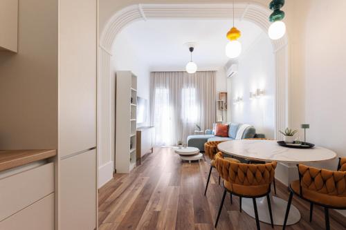 F & B Collection - Flat for 6