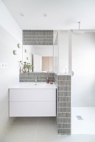 a bathroom with a sink and a mirror at Genesis-Loft Madrid in Madrid