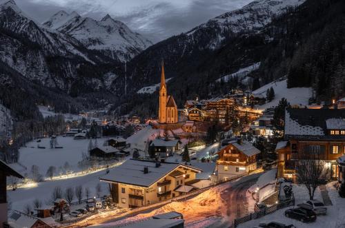 a town in the snow at night with a church at Apart Alpin in Heiligenblut