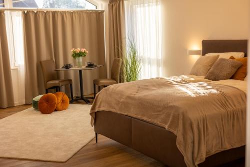 a bedroom with a bed and a table with chairs at Uelser Hof in Uelsen