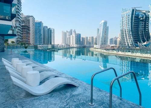HomesGetaway - Cozy 1BR in Binghatti Canal Businessbay