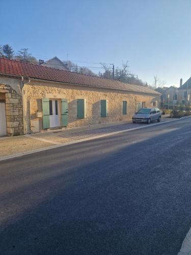 a car parked on the side of a street at Gîte pour 2 personnes in Le Bugue