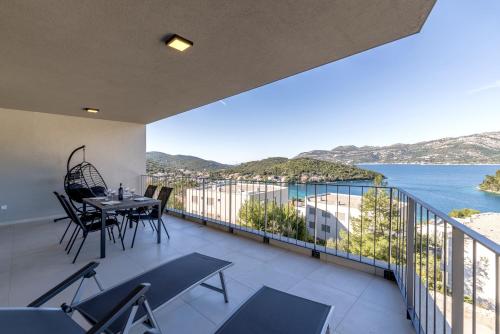 The Island Home - Korkya Luxury Apartments - free garage parking