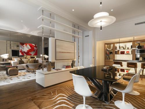Opera King Suite with Separate Lounge and Dining Space - Waterloo Place View