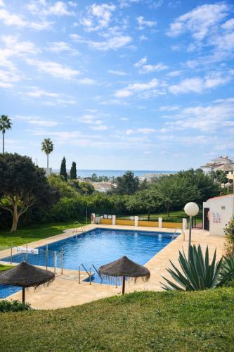 Luna del Faro -Ocean views and Pools by Budha Apartments