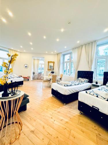 Stylish 3-Bedroom Stay Close to Kaufpark Alterlaa
