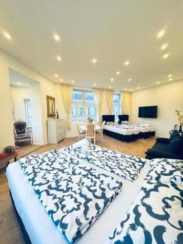 Stylish 3-Bedroom Stay Close to Kaufpark Alterlaa