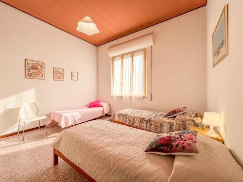 a bedroom with two beds and a window at Orchidea 2 - Pineto Vacanza in Pineto