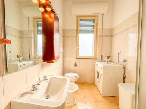 a white bathroom with a sink and a toilet at Orchidea 2 - Pineto Vacanza in Pineto