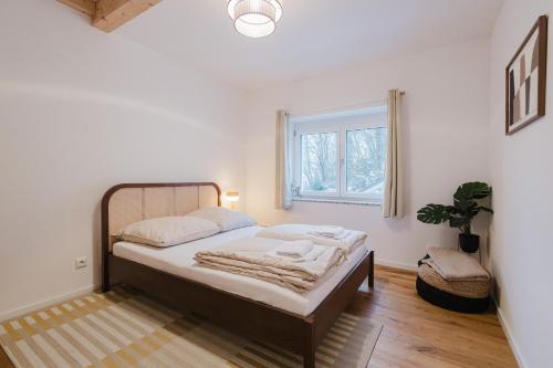 a bedroom with a bed and a window at Stadtblick Passau Apartment in Passau
