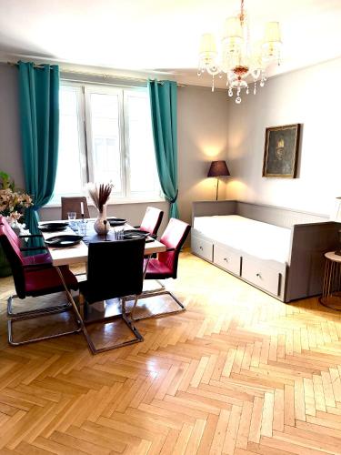 Center Apartment with 360° Rooftop