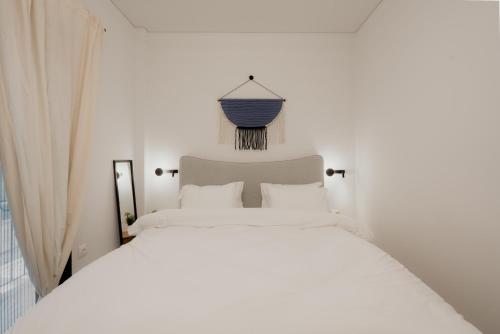 Modern 1BR Designer Suite by the Metro