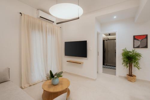 Modern 1BR Designer Suite by the Metro