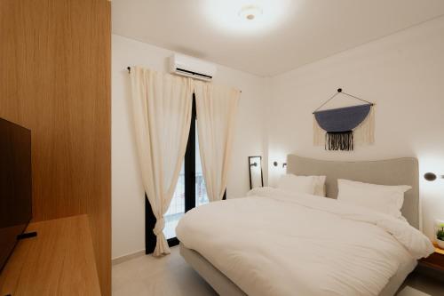 Modern 1BR Designer Suite by the Metro