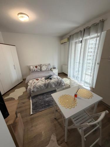 a living room with a bed and a table at Studio Residential Vitan in Bucharest