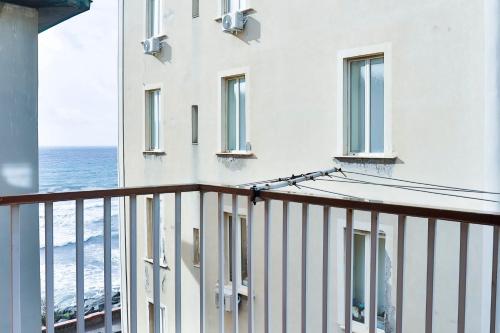 GuestHost - La Vela Azzurra - Flat by the Sea