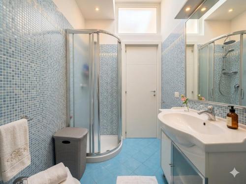 a bathroom with a sink and a shower at PIOPPETO EST - Premium Villas in Giulianova