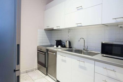 Premium 2 Bd Apt near Historic Kallimarmaro
