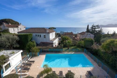 Blue Riviera - Terrace with sea view, pool, modern, spacious, AC