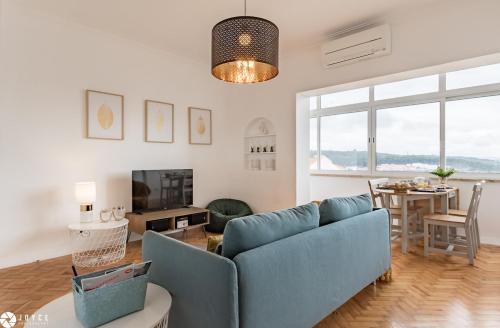Lisbon Sunny Apartment by Local