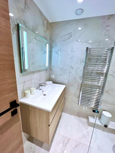 L'Elégance Rue d'Antibes - Palais & Plages - 200 m Croisette - Parking privé - Clim - Wifi