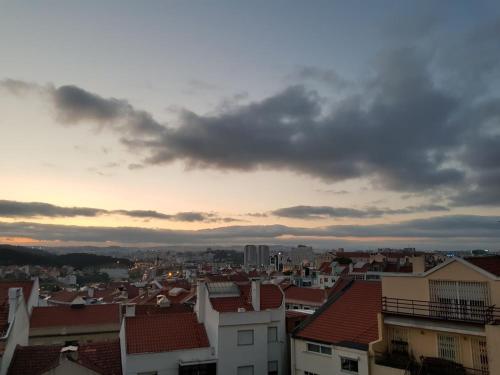 Lisbon Sunny Apartment by Local
