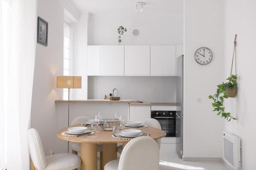 Josi - 2 chambres, central, 10mn du Palais&Plages, neuf, clim