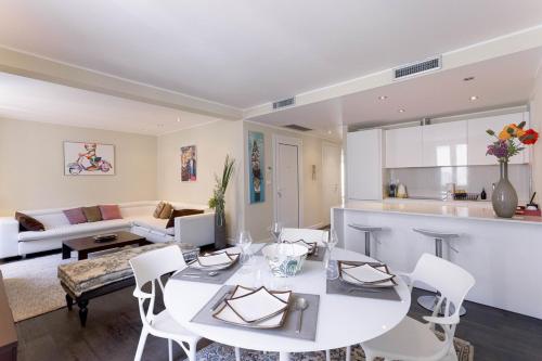 Notre Dame - Terrace, AC, 3mn from Palais & Beach, modern