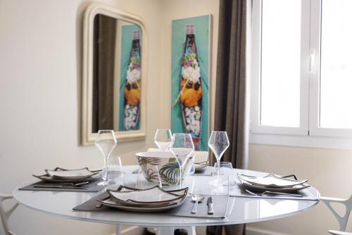 Notre Dame - Terrace, AC, 3mn from Palais & Beach, modern