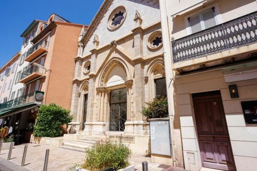 Notre Dame - Terrace, AC, 3mn from Palais & Beach, modern